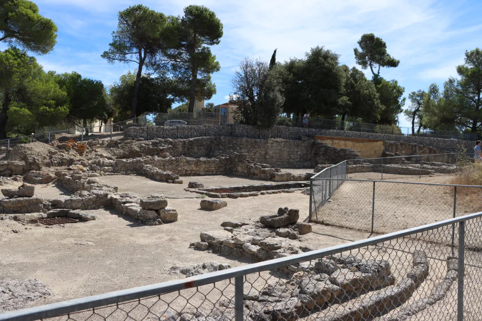 Vue de Nissan-lez-Ensérune — Oppidum d’Ensérune