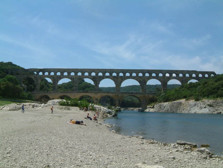 Vue de Remoulins