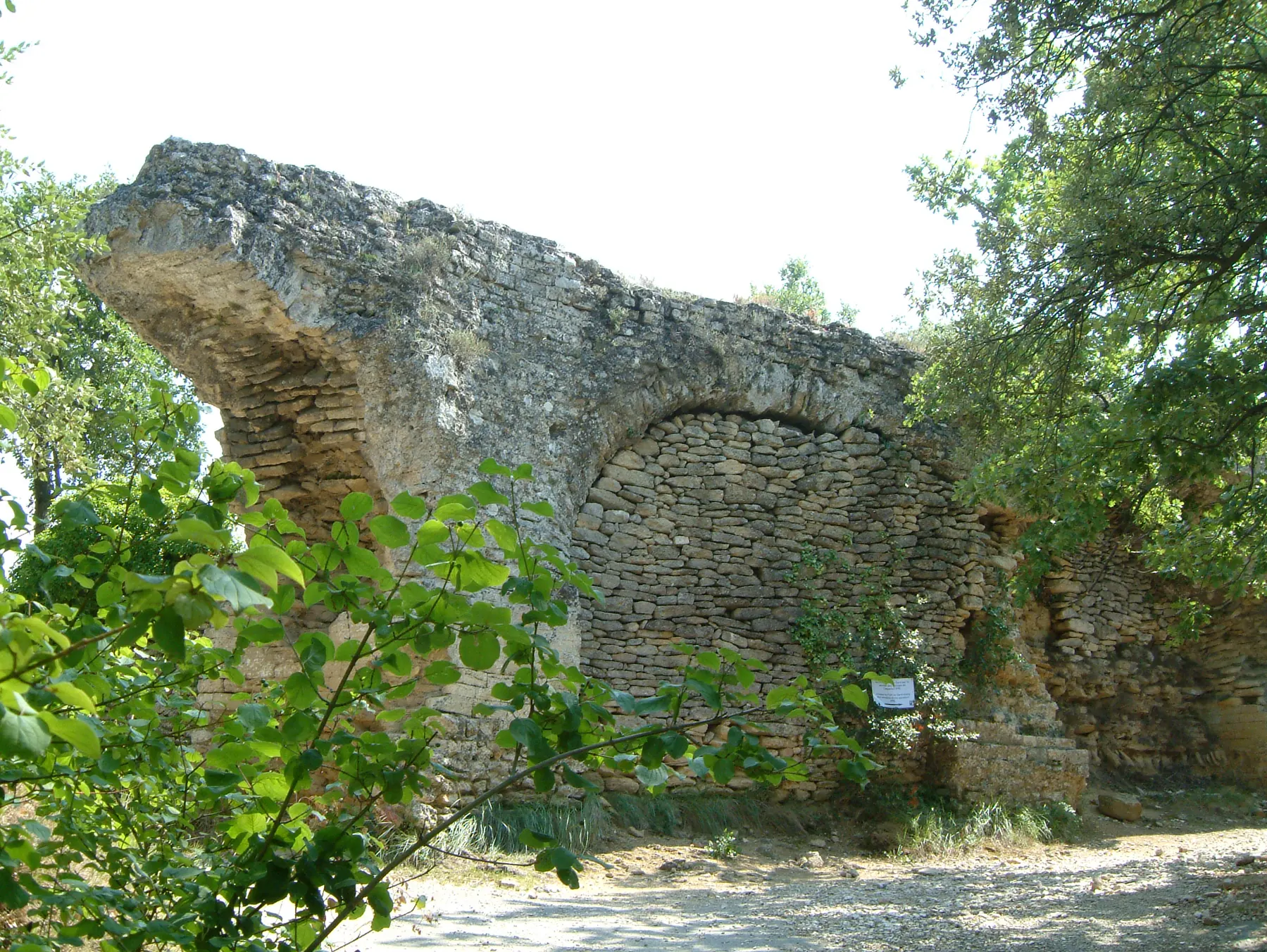 Vestige de l’aqueduc romain près de Remoulins