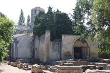 Les ALYSCAMPS: Église Saint-Honorat