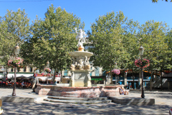 La fontaine de Neptune, place Carnot