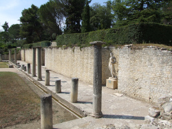 Le sanctuaire à portiques